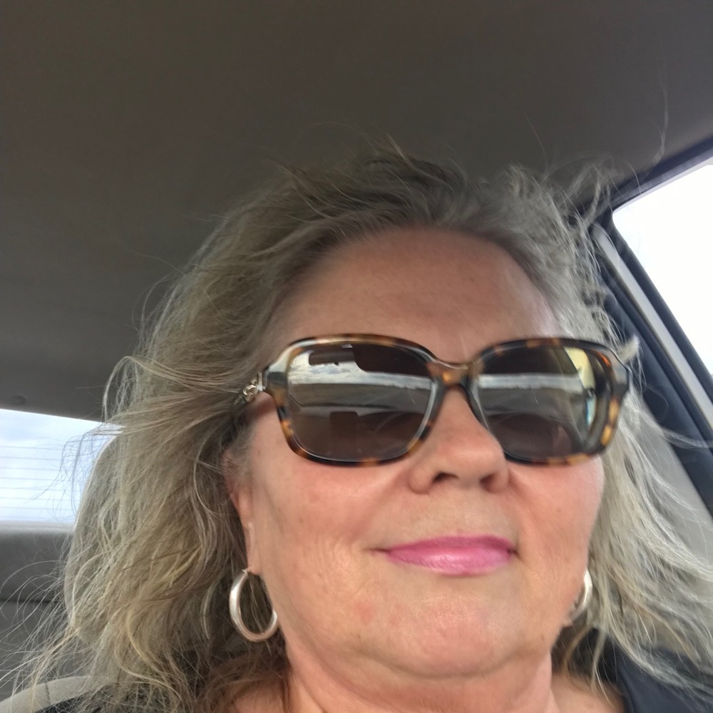 Meet your Posher, Laurie